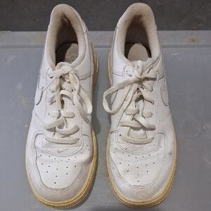 Nike Kids White Sneakers with Cream Sole Trim